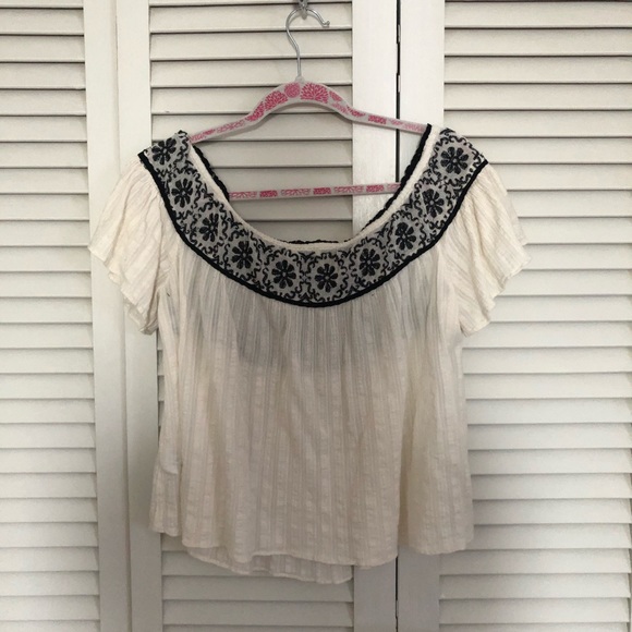 American Eagle Off The Shoulder Flowy Top - Picture 4 of 4